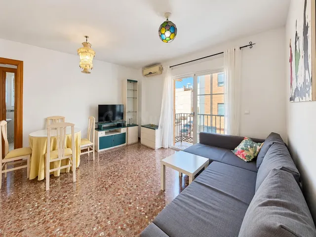 Bonito piso exterior y luminoso de dos dormitorios, baños y aseo en Albolote junto al metro y con plaza de garaje — 4