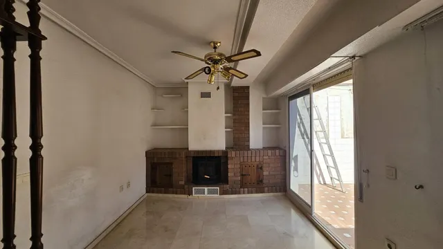 Se Vende Casa de Tres Plantas con garaje doble y trastero. — 23