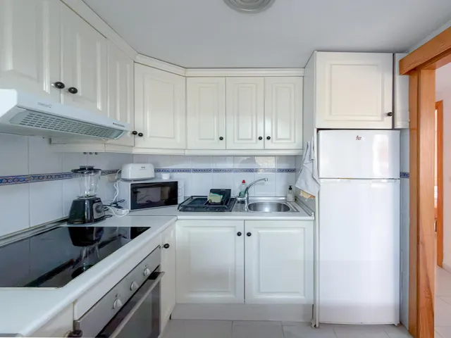 Amplio apartamento con 3 dormitorios y gran terraza con vistas a la piscina + Garaje incluido en el precio — 13