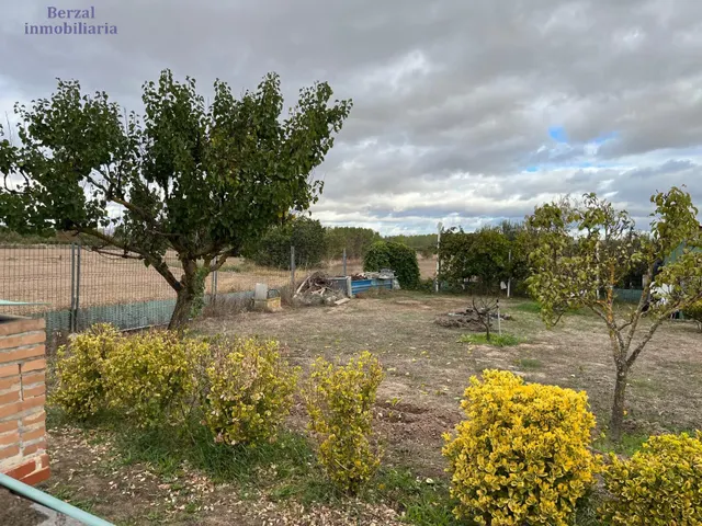 Finca rústica, vallada con agua de pozo, luz con generador. — 10
