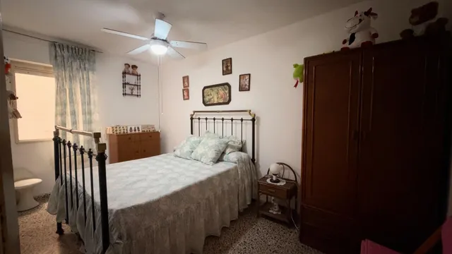 Piso de 3 dormitorios y 2 baños para reformar a 150 m de la Playa del Acequión — 14