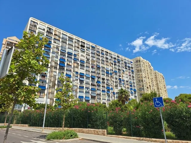 ️ estudio en 14.ª planta con vistas al skyline de Benidorm y al mar, a unos 800 mts. a la playa — 25