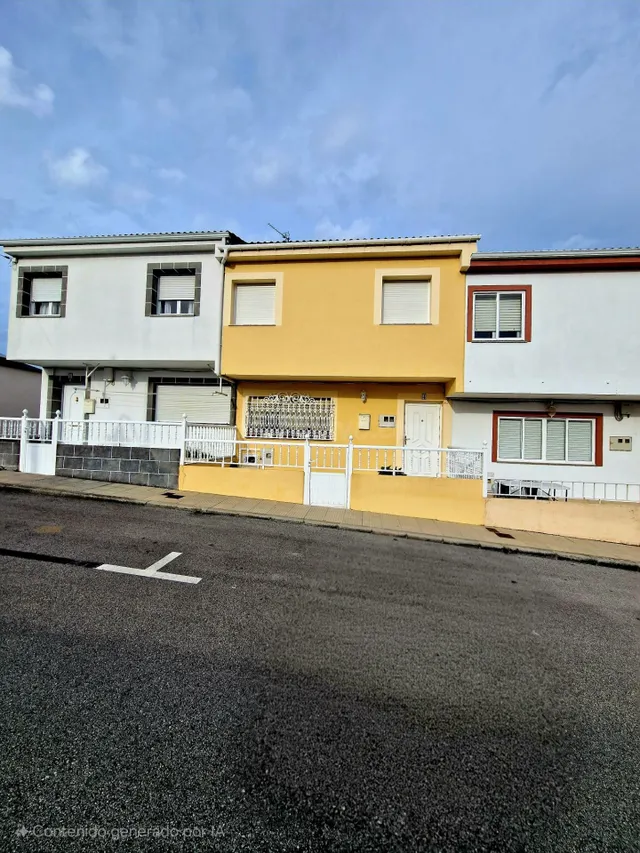 SE VENDE CASA PAREADA CON VISTAS A LA RIA Y MUY CENTRICA - foto 3