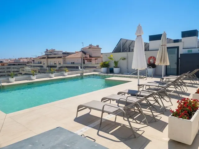 Ático reformado en pleno centro de Estepona de 214m2 con 3 d - foto 2