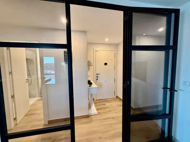 Apartamento reformado con vistas al mar, terraza y parking incluido en poniente, Benidorm — 16