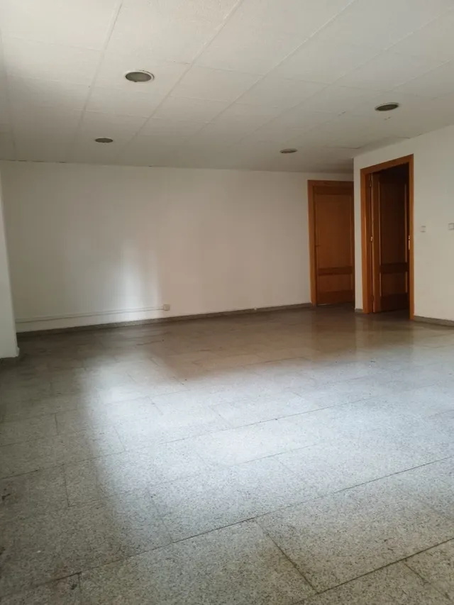 ENTRESUELO PARA OFICINAS JUNTO CENTRO COMERCIAL VEGA PLAZA — 4