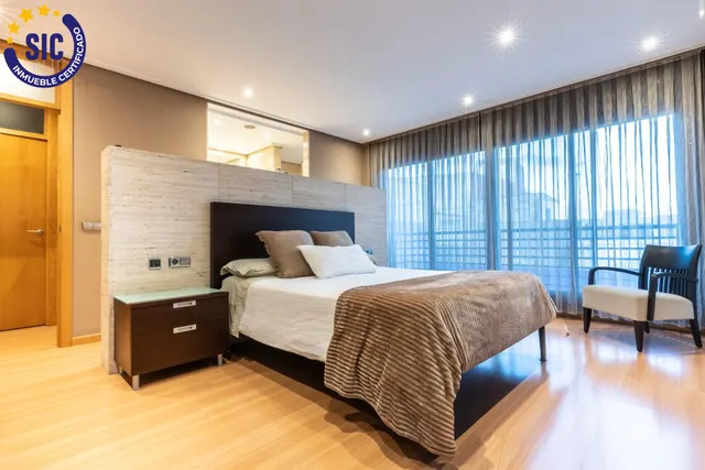 Exclusiva casa en calle Alacuás: espacio, diseño y máximo confort — 32