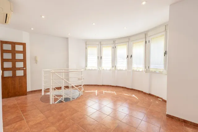 FANTÁSTICO TRÍPLEX EN CÁJAR: UNA VIVIENDA LLEVA DE AMPLITUD  - foto 2