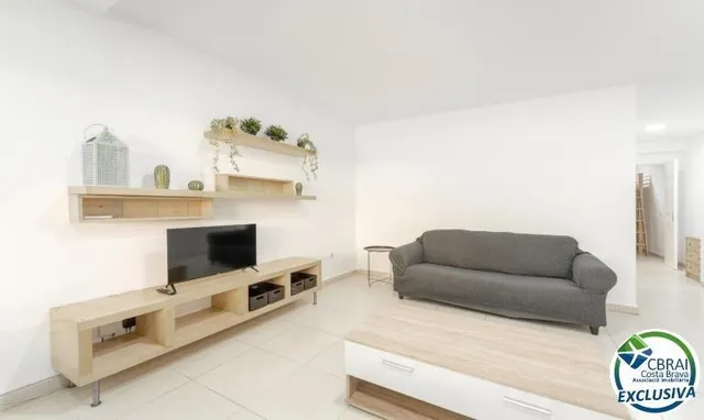 Moderno apartamento en planta baja en complejo residencial con zonas ajardinadas y piscina comunitaria — 8