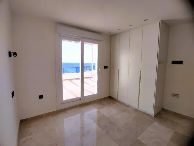 "Apartamento en alquiler de larga temporada frente al mar" — 9