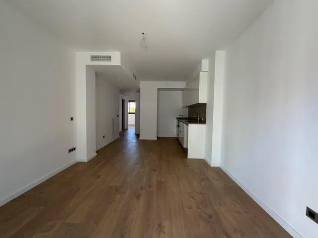 Tu nuevo hogar a estrenar en el Centre de Sabadell: 2 habitaciones, 2 baños, balcón, parking y trastero incluidos — 6