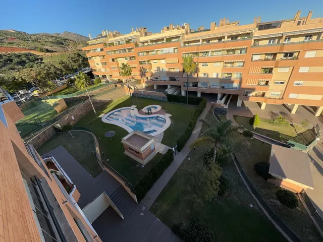 Ático Con Impresionantes Vistas Al Mar Y Cuatro Dormitorios En Torremolinos — 15