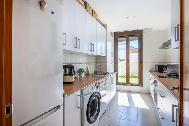 se alquila piso  SIN MUEBLES de 2 habitaciones 2 baños, terraza, garaje en castilleja de la cuesta — 3