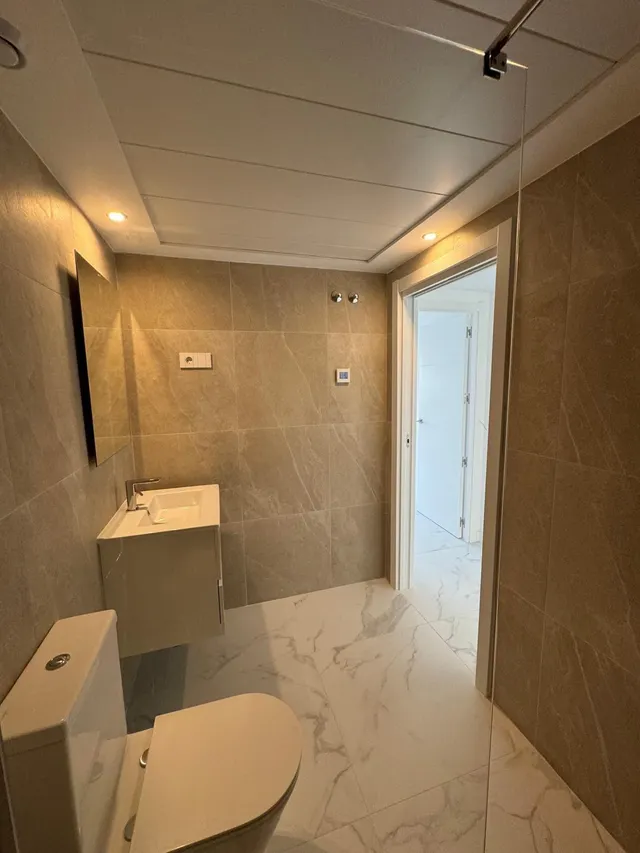 Apartamento de lujo en primera línea de mar con 3 dormitorios, 2 terrazas y parking incluido — 22