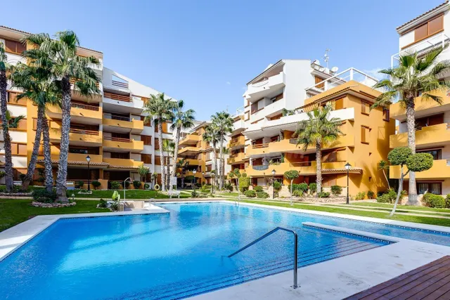 Apartamento de 2 dormitorios y 2 baños en Punta Prima, Orihu