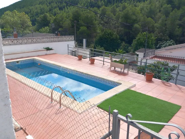Casa independiente con piscina en Torrelles de Foix - foto 2