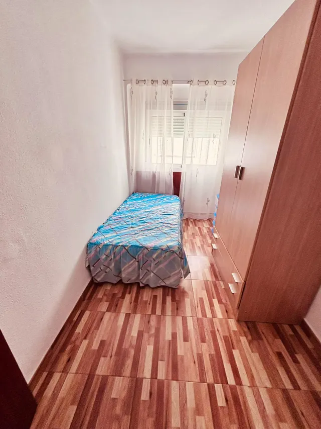 Amplia vivienda de 4 dormitorios y ascensor en carolinas altas. — 24