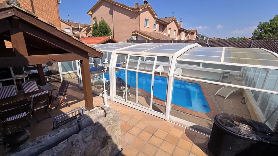 En alquiler última habitación con baño privado, piscina, limpieza y wifi incluidos en Villanueva de la Cañada