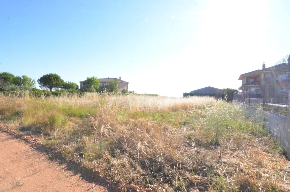 Urbis te ofrece un terreno en venta Urbanización Las Cecilias, Castellanos de Villiquera, Salamanca.