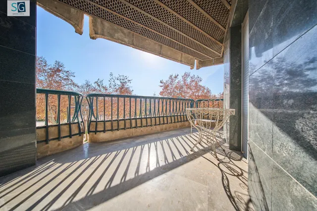 Residencia exclusiva en Paseo del Salón con vistas despejadas — 28