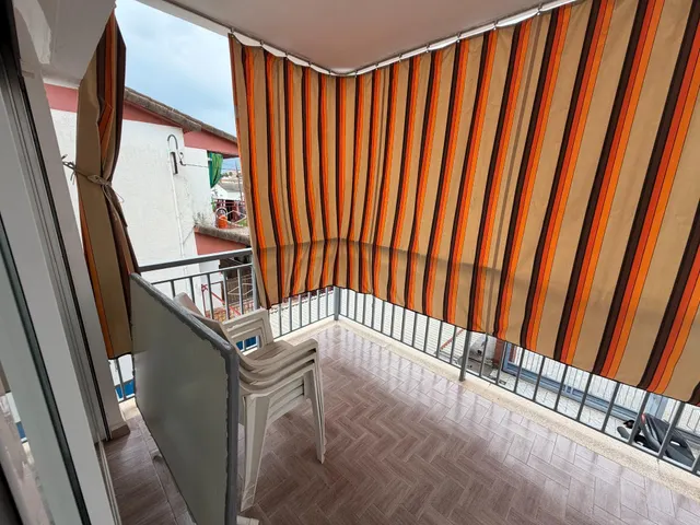 VIVIENDA ADOSADA DE 3 PLANTAS CON GARAJE , 4 habitaciones , AMPLIAS TERRAZAS EN SEGUR DE CALAFELL. — 9