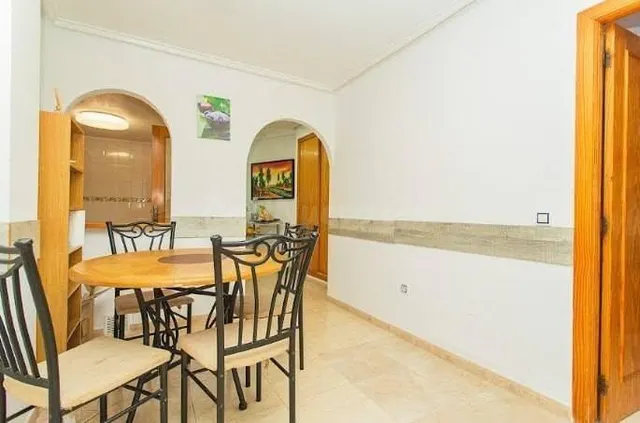 Gran apartamento en Torrevieja: 3 hab, 2 baño — 4