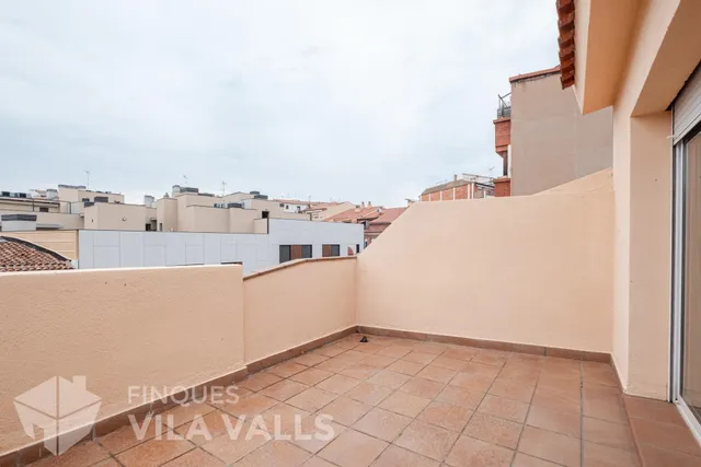 Piso dúplex en pleno centro de Caldes. Ascensor, terraza, 2 balcones y parking incluido. — 22