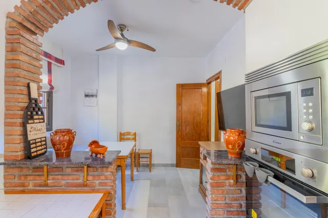 Gran casa familiar de 3 plantas en Ronda de Poniente — 11