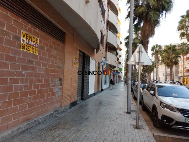 LOCAL DIÁFANO JUNTO A RENFE — 3