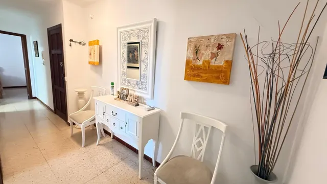 Apartamento con gran terraza y vistas al mar — 15