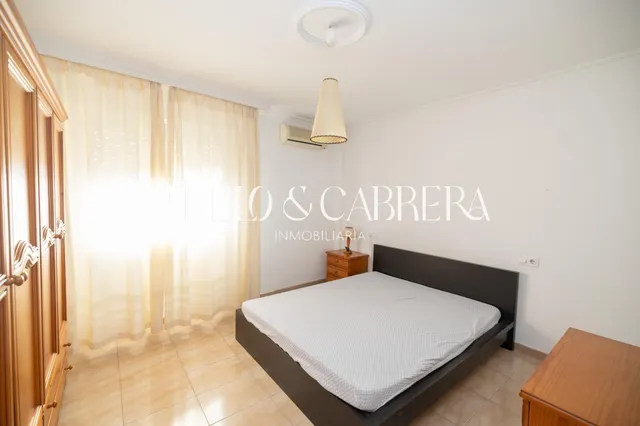 Piso en venta con terraza y ascensor en calle madrid — 46