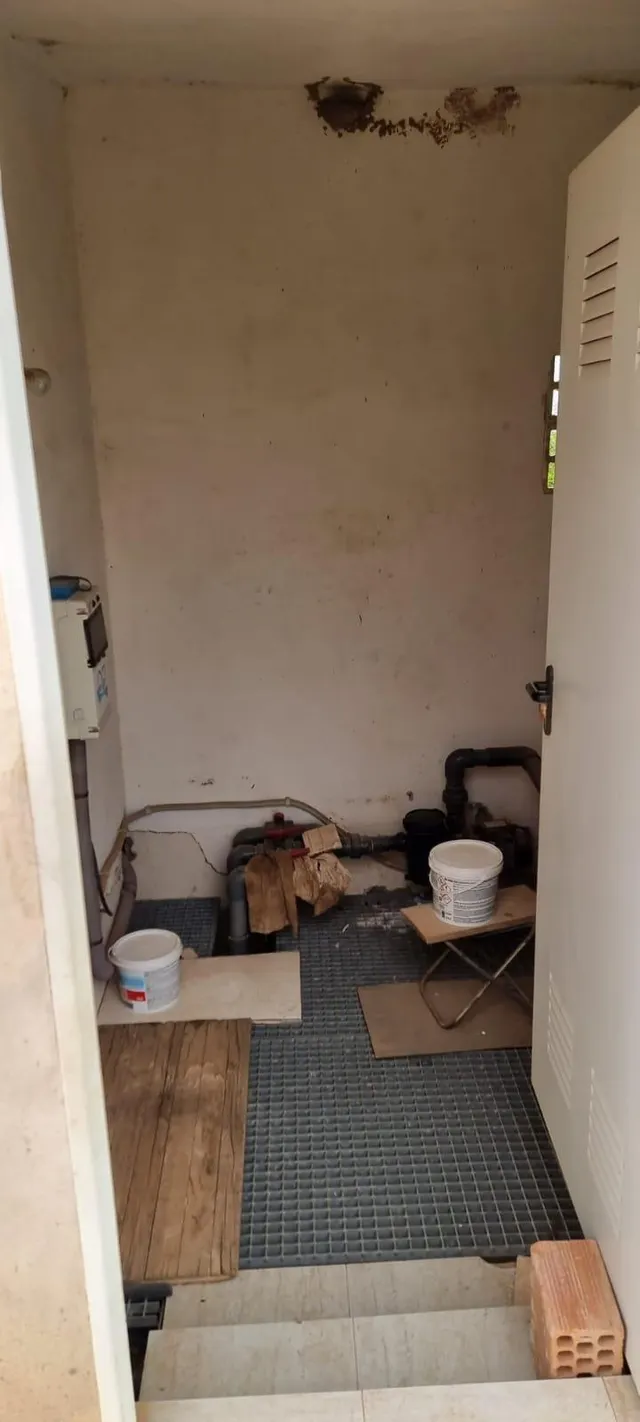 Edificio con piscina — 13