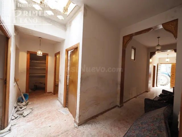 *Casa de planta baja con 255m2 Y 10m de fachada, junto a Gar - foto 3
