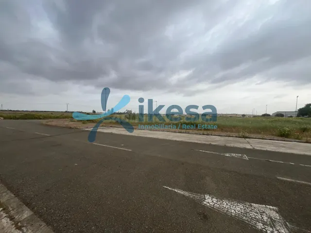 Venta de Suelo Urbano Terciario en Alcalá de Guadaíra (Sevil - foto 4
