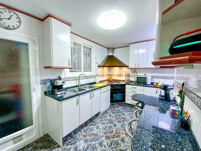Espacioso piso familiar de 4 habitaciones , en el centro de  - foto 5