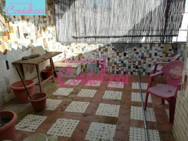 CASA EN ZONA OLLERIAS PARA DEMOLER O REHABILITAR. — 2