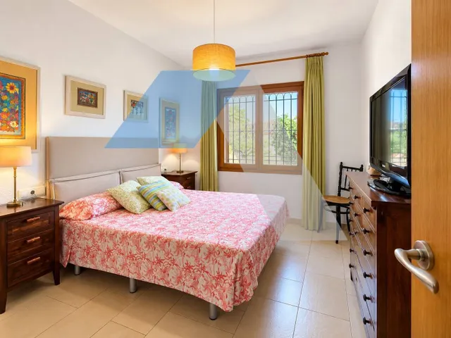 Chalet en parcela urbana con piscina privada en san vicente del raspeig — 31