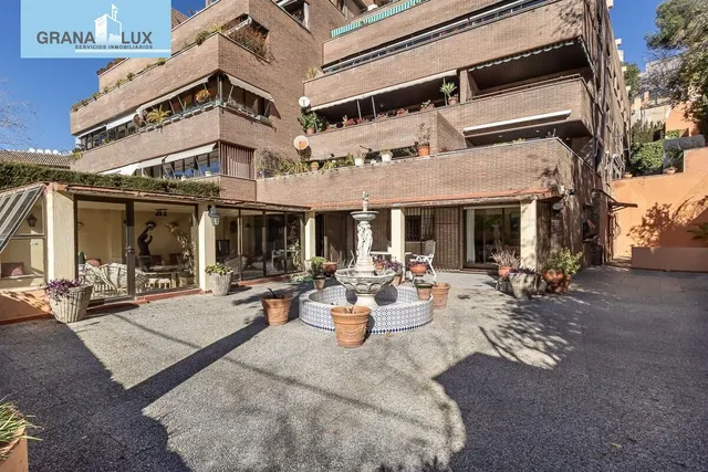 EXCLUSIVO PISO CON JARDÍN PRIVATIVO EN UNA DE LAS MEJORES URBANIZACIONES DE GRANADA — 4