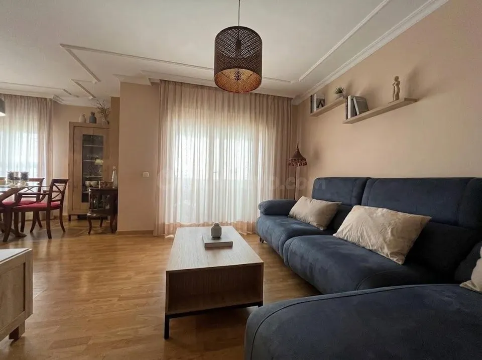 ¡amplia vivienda en pleno centro de Algeciras con plaza de garaje!