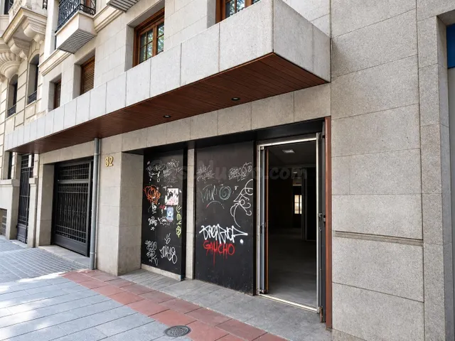 LOCAL COMERCIAL EN MARQUÉS DE URQUIJO | 273 M2 | 2 MESES DE 
