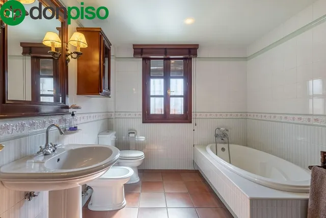 INCREÍBLE CHALET INDEPENDIENTE EN ZONA PRIVILEGIADA — 17