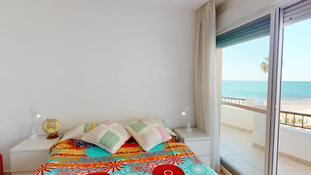 ¡Oportunidad única en el Paseo Marítimo, un dormitorio, terraza, parking, magníficas vistas al mar! — 10