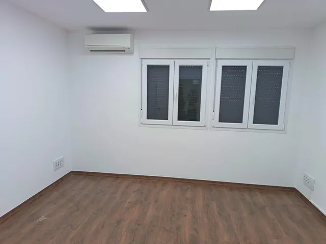 Amplia oficina de 185 m2 con 8 despachos en pleno centro de Palma — 7