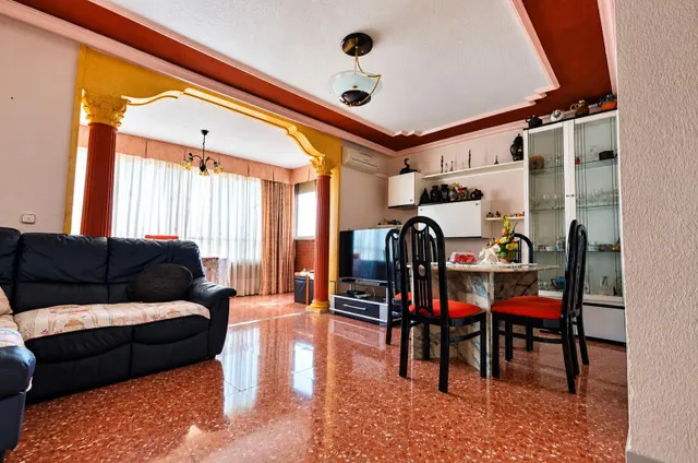 SE VENDE PISO DE TRES habitaciones EN PLUEBLO LEVANTE CON PARKING SEVENDGROUP.COM — 8