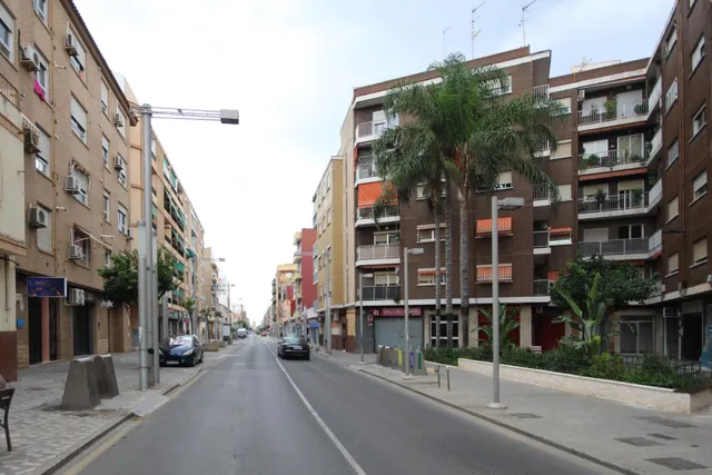 Bajo en esquina para convertir en vivienda o negocio en Alaquàs. con informe de arquitecto — 5