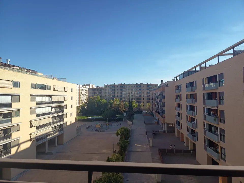 MIRALBUENO URB. CON PISCINA GARAJE Y TRASTERO