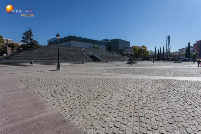 Local comercial en venta en calle agustina de aragón — 26