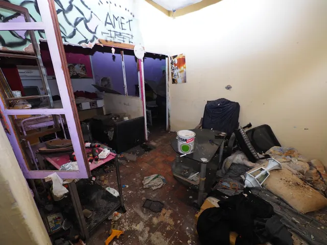 SE VENDE CASA INDEPENDIENTE EN SANT QUINTI DE MEDIONA — 12