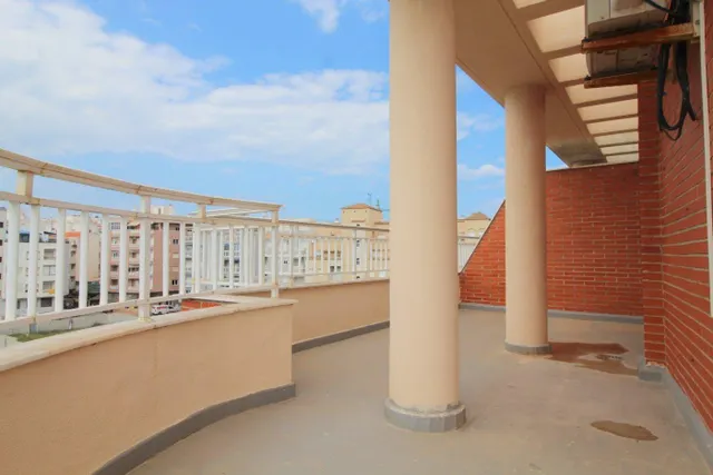 ÁTICO EN TORREVIEJA CON GRAN TERRAZA — 3