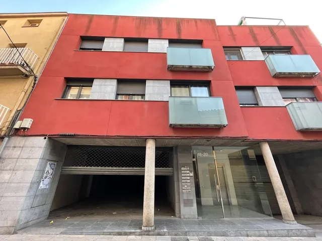 LOCAL COMERCIAL EN VENDA AL CENTRE DE VILANOVA DEL CAMÍ — 2